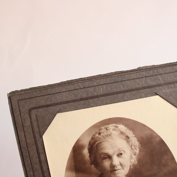 Vintage 1920s Photograph, Black And White Sepia Portrait Photo of A Lady, Woman - Picture 8 of 11